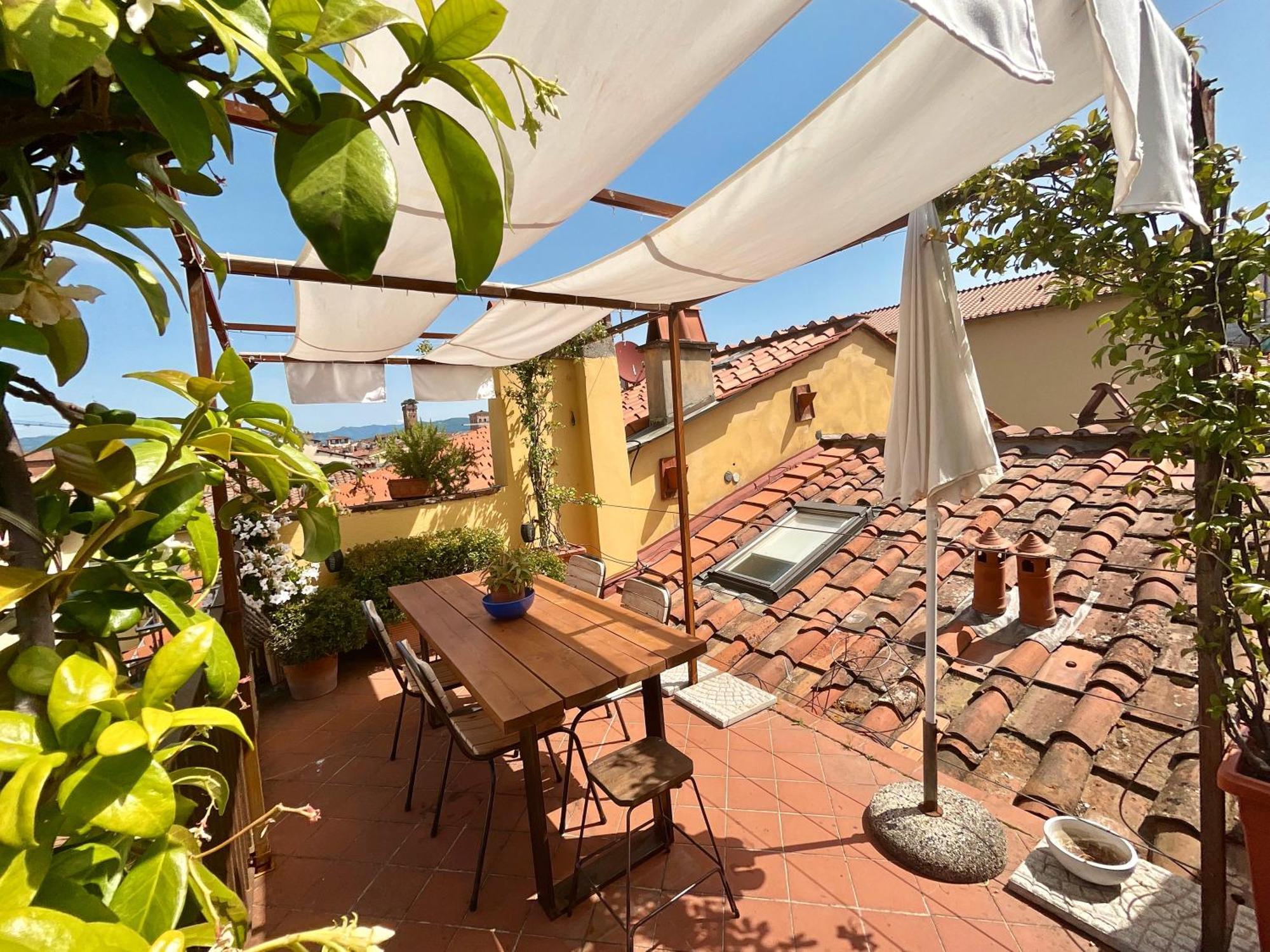 Appartement La Terrazza Di Sofia à Lucques Extérieur photo